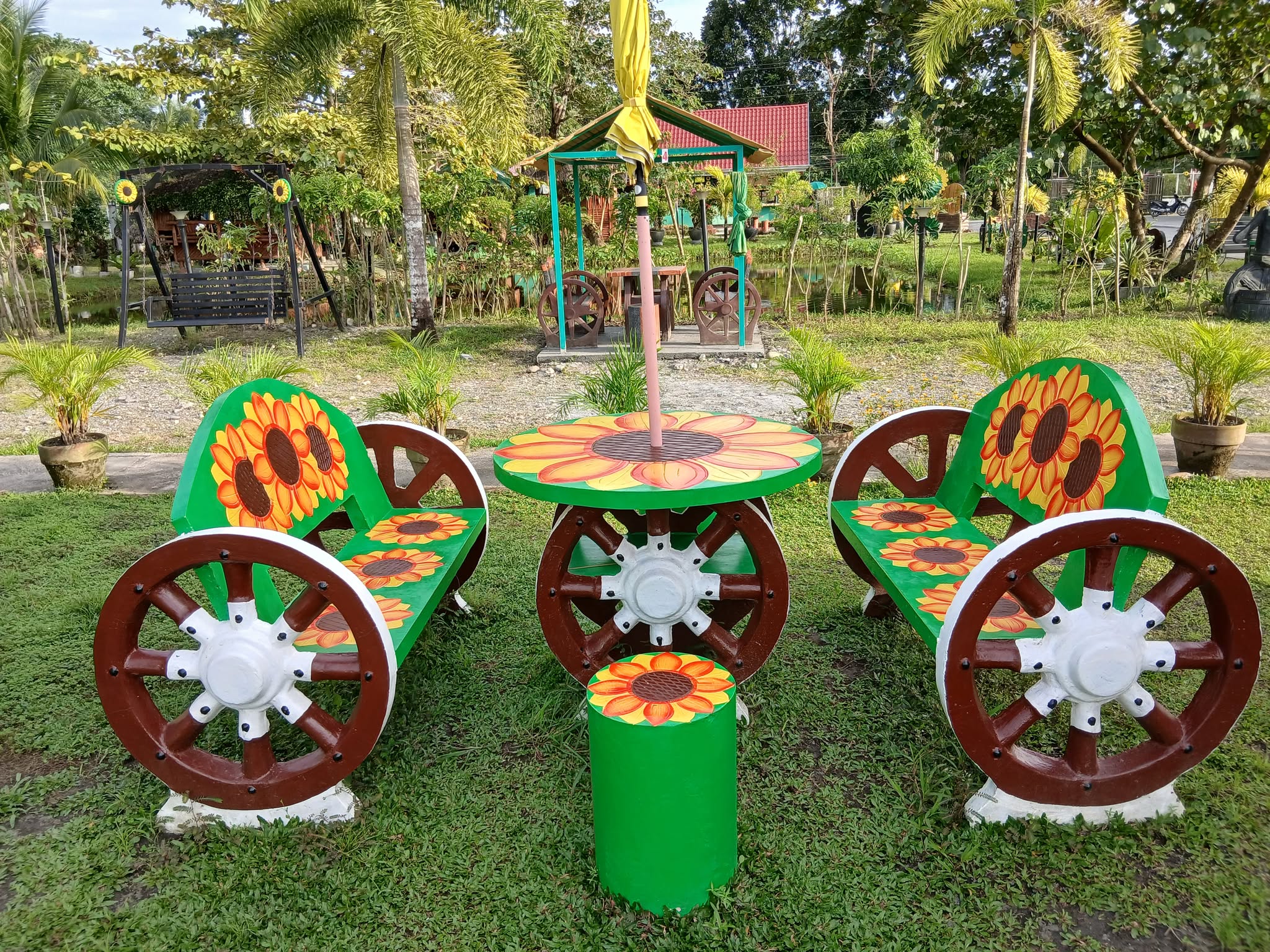 Sunflower-themed Garden Set at Mitchell's Park Resort
