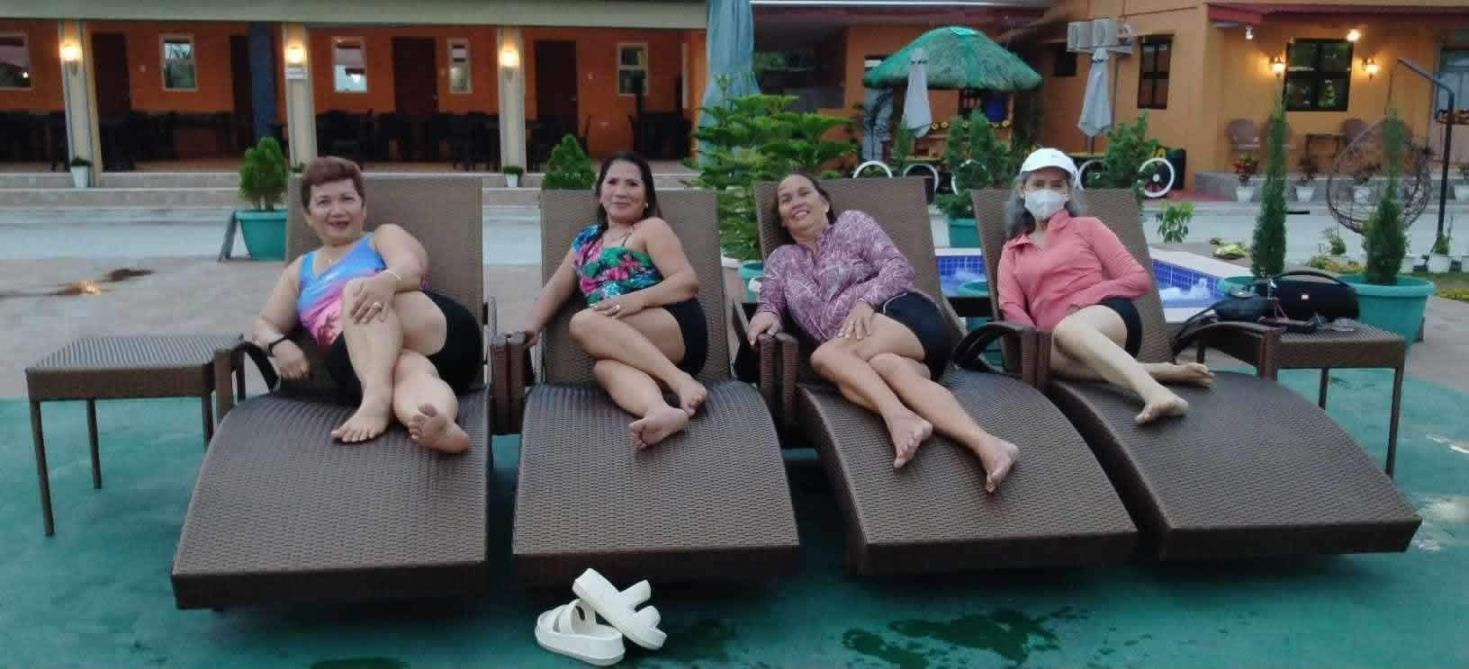 Day tour pool guests